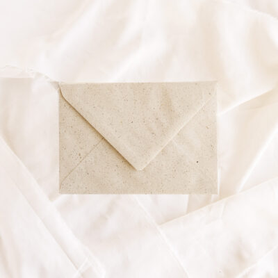 Recyclede envelop graspapier